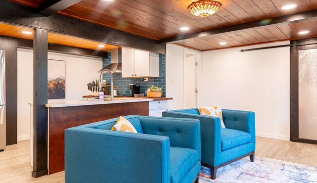 Logger Creek Walkout~ Waterfront Getaway