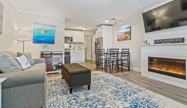 Lovely 1br Condo with indoor outdoor pool walkable to Perkins Cove and town! in Ogunquit