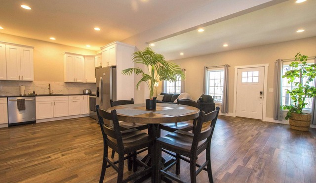 Lower Level 1BR Apartment in Hendersonville