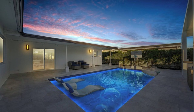 Luxe Oasis with Pool, Hot Tub and Sauna close to HARD ROCK CASINO in Hollywood