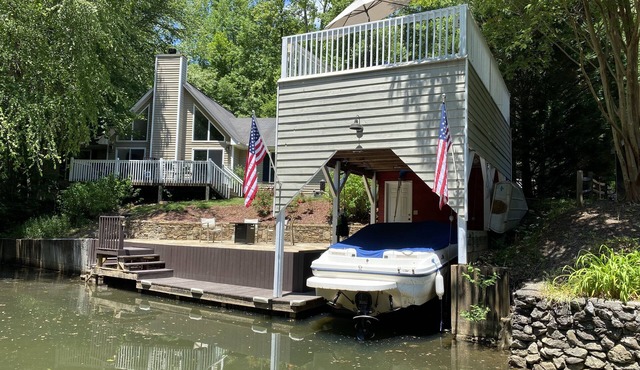 Luxurious Modern Cottage ~on~ Lake Burton in Clayton