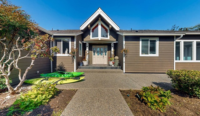 Luxurious water view home surrounded by wildlife and a private hot tub in Hansville