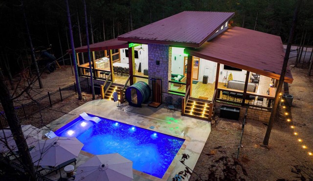 Luxury Broken Bow Cabin | Private Pool, Pickleball & Mini Golf | Sleeps 16 in Broken Bow