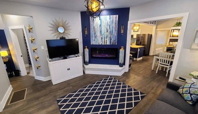 !Luxury Designed Listing! - Downtown - Soaker Tub