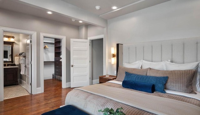 Luxury Downtown Retreat 4BR w Hot Tub & Views