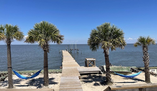 Luxury Home Mobile Bay Waterfront Private Pool 150-Foot Fishing Pier 4Bed 3Bath in Gulf Shores