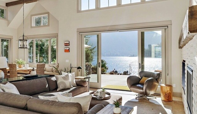 Luxury Lakefront - not far from Seattle