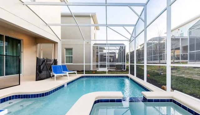 Luxury Theme Park & Golf Retreat in Davenport
