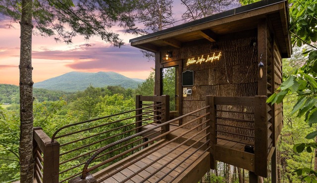 Luxury Treehouse Retreat | Sauna Tower & Views in Cherry Log