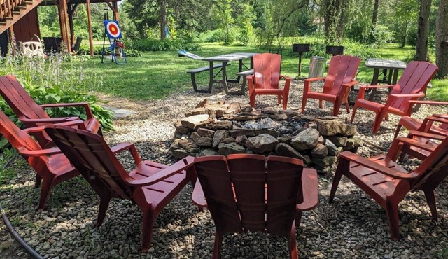 Magical Baraboo Lodge: 3-acre Adventure Gateway Minutes To Devil's Lake & Dells in Baraboo