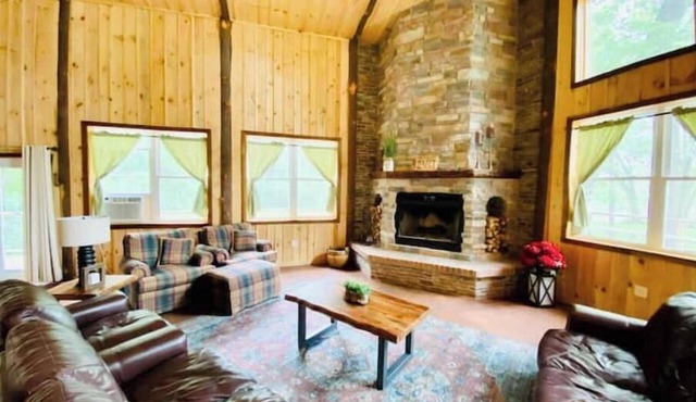 MASSIVE 5 BED WATERFRONT COZY CABIN GETAWAY! in Dixon