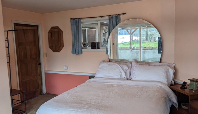 Master Bedroom w/additional twin bed -- immediate beach access in Marrowstone