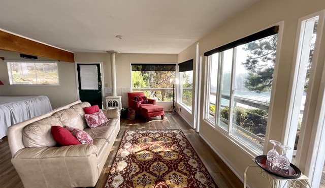 Mendocino Coast Cliffside Cottage—Shangri-La in Albion