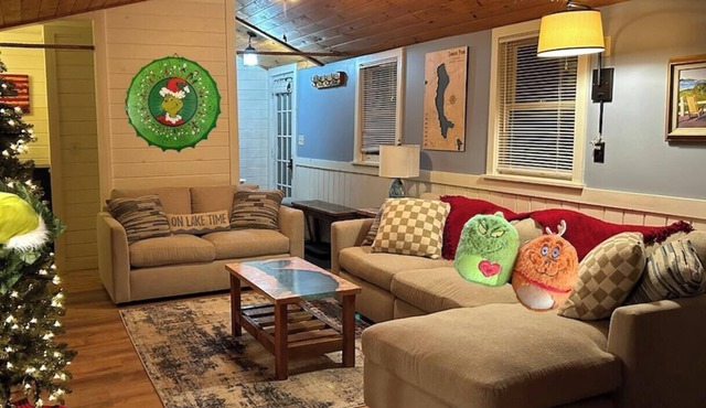 Merry Grinchmas! Theme getaway, limited availability! Free photo ops! in Embden