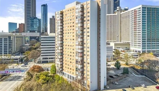 Mid town 2 beds Cozy apartment Near Merc Stadium in Atlanta