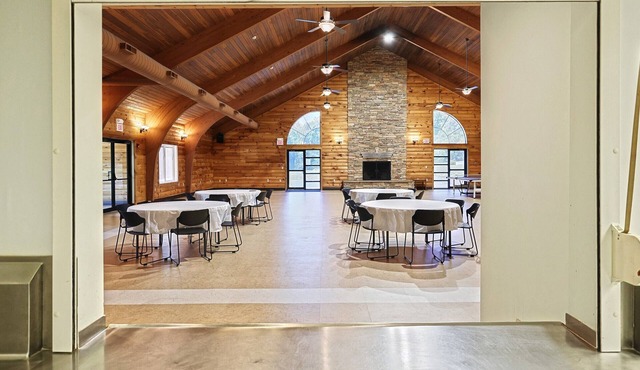 MIDDLE CREEK RETREAT & EVENT CENTER in Fairfield