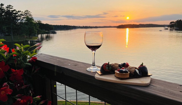Million Dollar VIEW💦 ~ 🌟A+ Location, Deep H20, Infinity views! in Milledgeville
