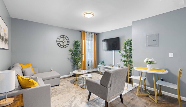 Modern 2 Bedroom, private parking, 15 minutes-World Cup Stadium, 30 minutes-NYC in East Orange