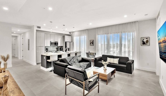Modern 3BR Near Las Olas & Beach Roof Top