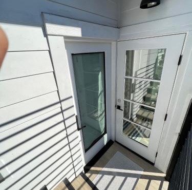 Modern Bright New Studio with Roof-top Deck Walk to Santa Monica Beach, FreeWiFi, Parking