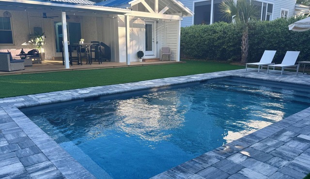 Modern East Beach 3BR/2BA - Pool + Golf Cart in St Simons