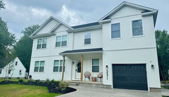 Modern Farmhouse-716 ~BRAND NEW!~ Sleeps 20! in Getzville