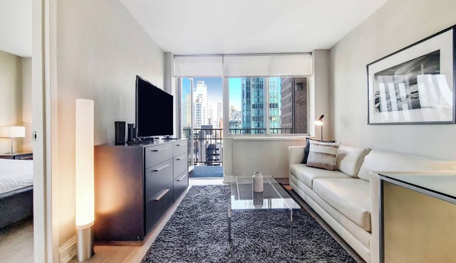 Modern NoMad Retreat | Rooftop & Gym in New York