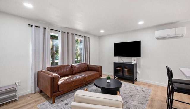 Modern & Spacious 3BR Condo in Everett