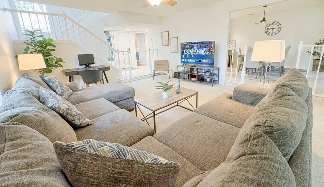 Monthly Stay | Dedicated Workspace | Wesley Chapel | 3BR, Near Tampa | Optional Resort Amenities