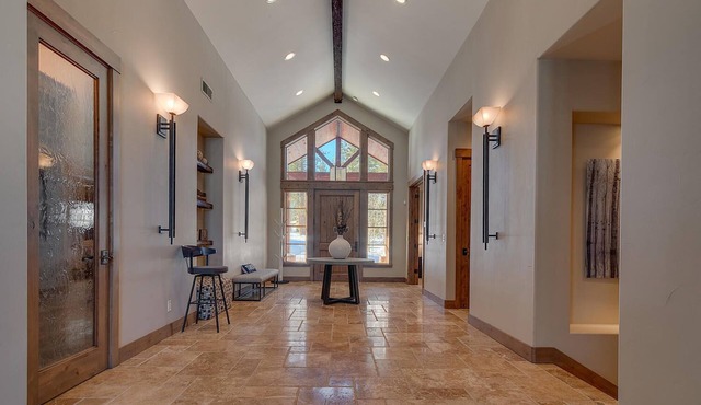 Mountain Majesty at Grays Crossing By Tahoe Getaways - 4BR 4BA w/Private Hot Tub in Truckee