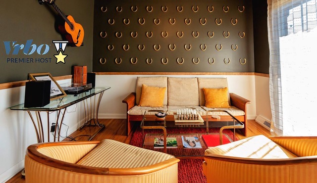 Near KYSP & Fasig-Tipton The Kingston! Equestrian & Bourbon Central in Lexington