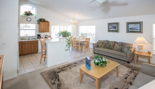 New! Charming 3 bedroom Villa on gated Southern Dunes Golf & Country Club in Haines City