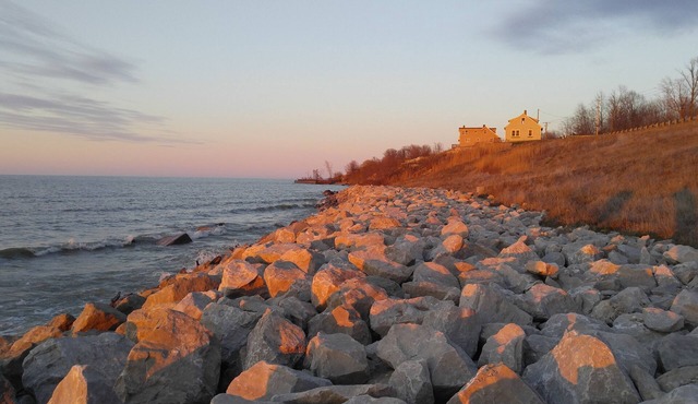 NEWPH'S LANDING Serving Geneva on the Lake "Strip" and Ashtabula Harbor in Ashtabula