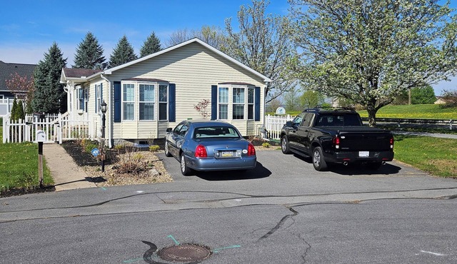 Nittany Lion Proud 3-bedroom house in Independence Place great for groups in State College