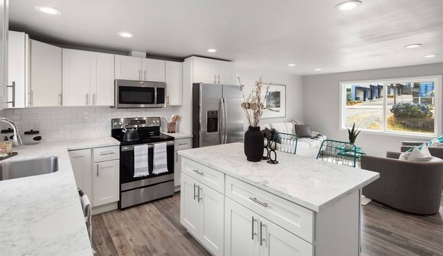 Northside Seattle 4 bedrooms Comfort House-Easy Access I-5, Light Rail Station in Shoreline