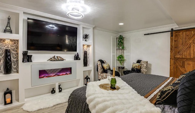 Oasis Hideaway Apt w/Rainforest Shower! in Baltimore