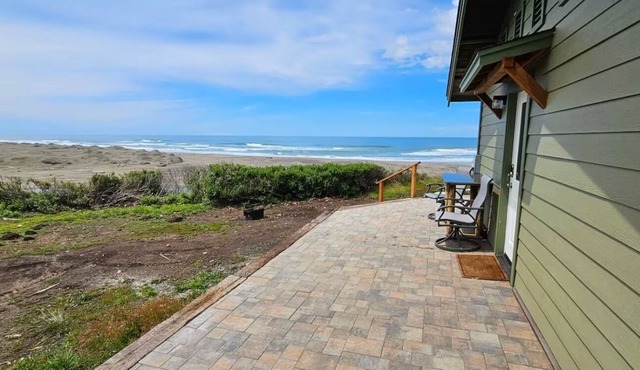 Ocean Front with Private Stairway to Seaside Beach in Fort Bragg