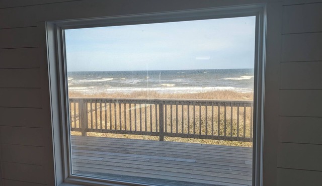 Old Bay Hideaway Oceanfront Cottage in Duck
