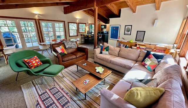 Palisades Discount, Skip the Traffic, Hot Tub, Dogs OK, Near Lake Tahoe & Town in Tahoe City