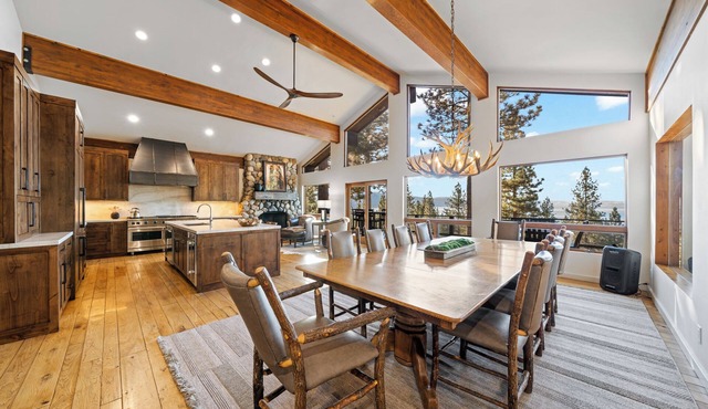 Panoramic VIEWS, Theater, Bocce Ball, Hot Tub, Pool Table in Incline Village