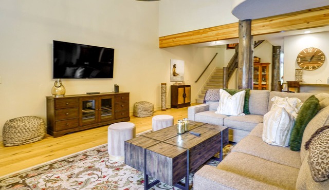 Park City Vacation Rental w/Hot Tub & Patio!