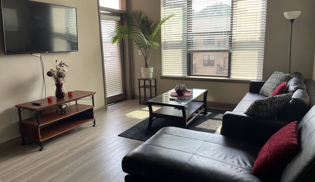 PENTHOUSE 21: BEAUTIFUL LUXURY HIRISE ATLANTIC STATION