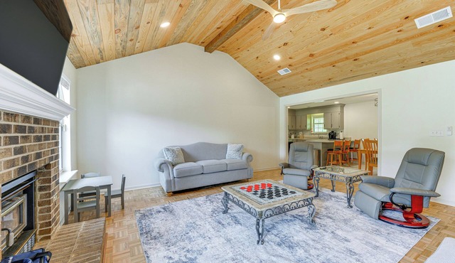 Perry Family Home on 2 Acres w/Private Pool in Perry