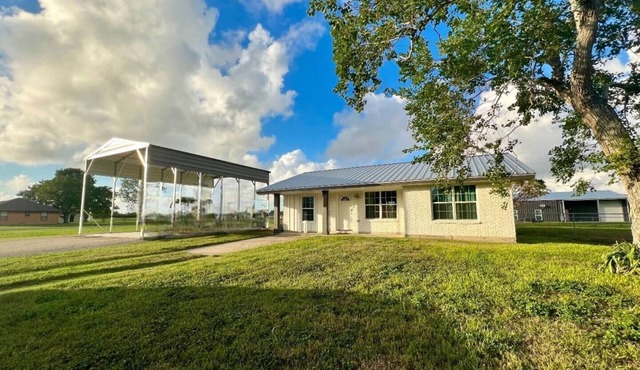 Pet-Friendly Home with fenced yard and covered boat parking in Seadrift TX in Seadrift