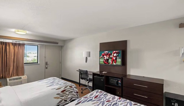 Pet-Friendly Stay Near Airport, Grapevine Main Street, Lake & Local Shops in Irving