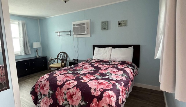 Pete's Lakefront Motel
