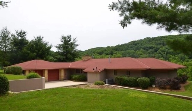 Picturesque Golf Course Home Near American Players Theatre, Taliesin & WI River in Spring Green
