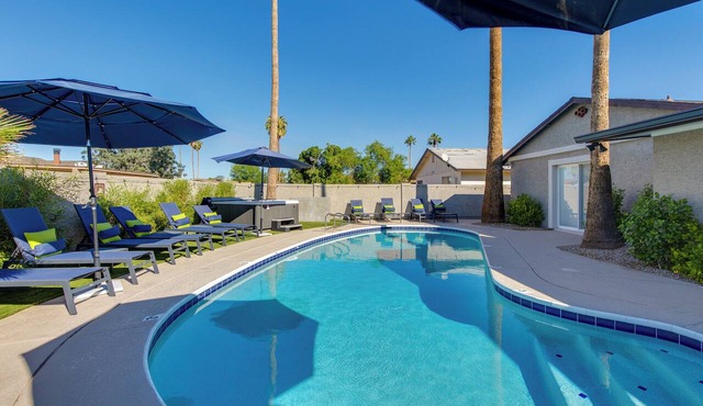 Pool, Spa, Fire Pit, Grown Up Swings-Your Own 5BR/3BA Resort-LOW Pool Heat Fee in Tempe