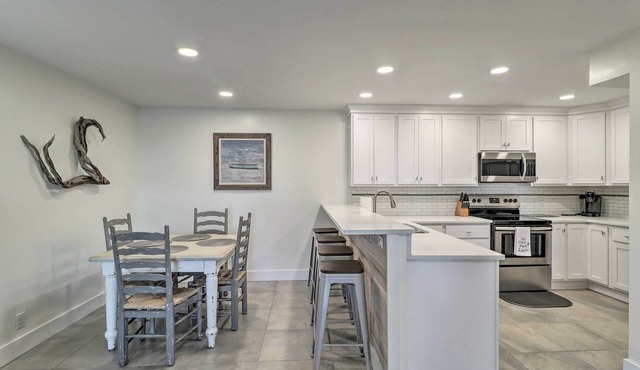 Pool & Tennis: Walkable Fernandina Beach Escape