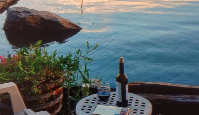Private beach downtown Kingston, minutes walk to Edmonds and Seattle ferries in Kingston